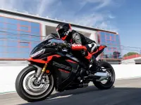 Aprilia RSV4 Factory