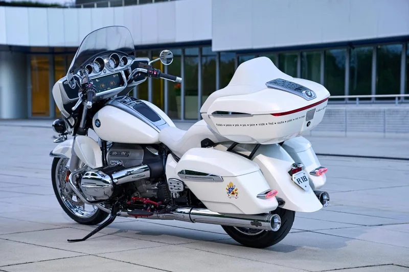 BMW R18 Transcontinental Pope Leo XIV Edition 2026 Image: 3 BMW R18 Transcontinental Pope Leo XIV Edition 2026 70116