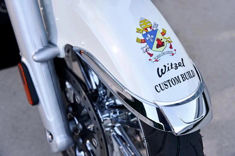 BMW R18 Transcontinental Pope Leo XIV Edition 2026 Image: 5 BMW R18 Transcontinental Pope Leo XIV Edition 2026 70118