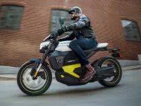 Can-Am Pulse 73