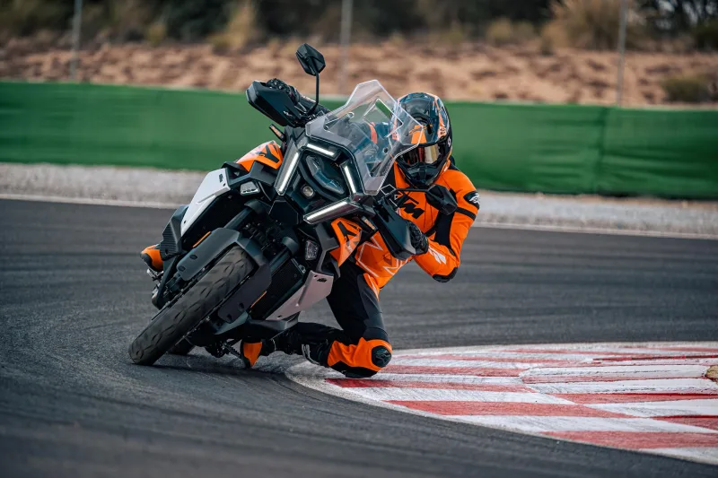 KTM 1390 Super Adventure S EVO 2026 Image: 3 KTM 1390 Super Adventure S EVO 2026 70127