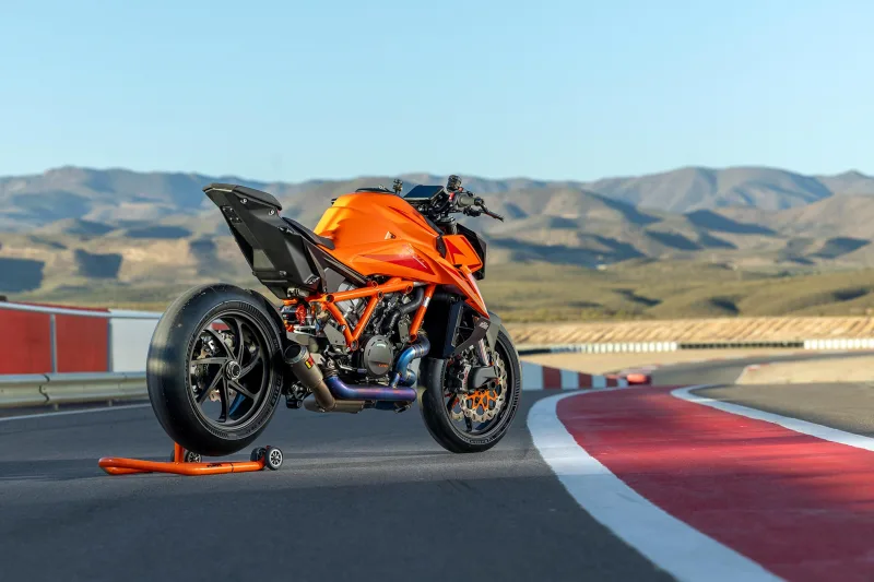 KTM 1390 Super Duke R 2026 Image: 2 KTM 1390 Super Duke R 2026 71011