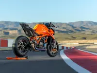 KTM 1390 Super Duke R 2026 71011 Thumb