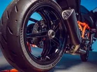 KTM 1390 Super Duke R 2026 71015 Thumb