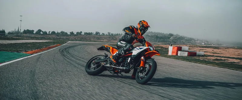 KTM 390 SMC R 2026 Image: 2 KTM 390 SMC R 2026 71174