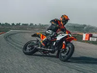 KTM 390 SMC R 2026 69648 Thumb