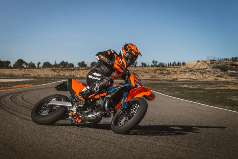 KTM 690 SMC R 2024 Image: 6 KTM 690 SMC R 2024 73614