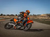 KTM 690 SMC R 2024 73614 Thumb