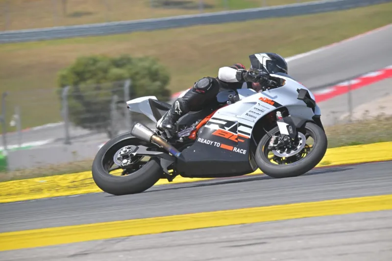 KTM 890 Duke GP 2024 Image: 2 KTM 890 Duke GP 2024 73621