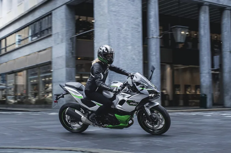 Kawasaki Ninja 650 2024 Image: 2 Kawasaki Ninja 650 2024 73426