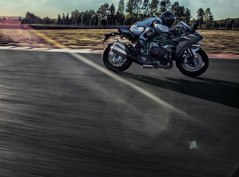 Kawasaki Ninja H2 ABS 2026 Image: 2 Kawasaki Ninja H2 ABS 2026 70338