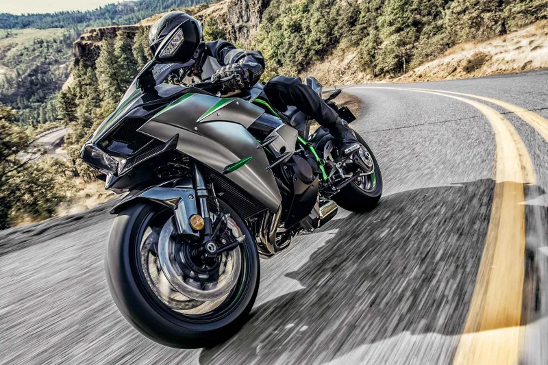 Kawasaki Ninja H2 Carbon ABS 2026 Image: 2 Kawasaki Ninja H2 Carbon ABS 2026 70333