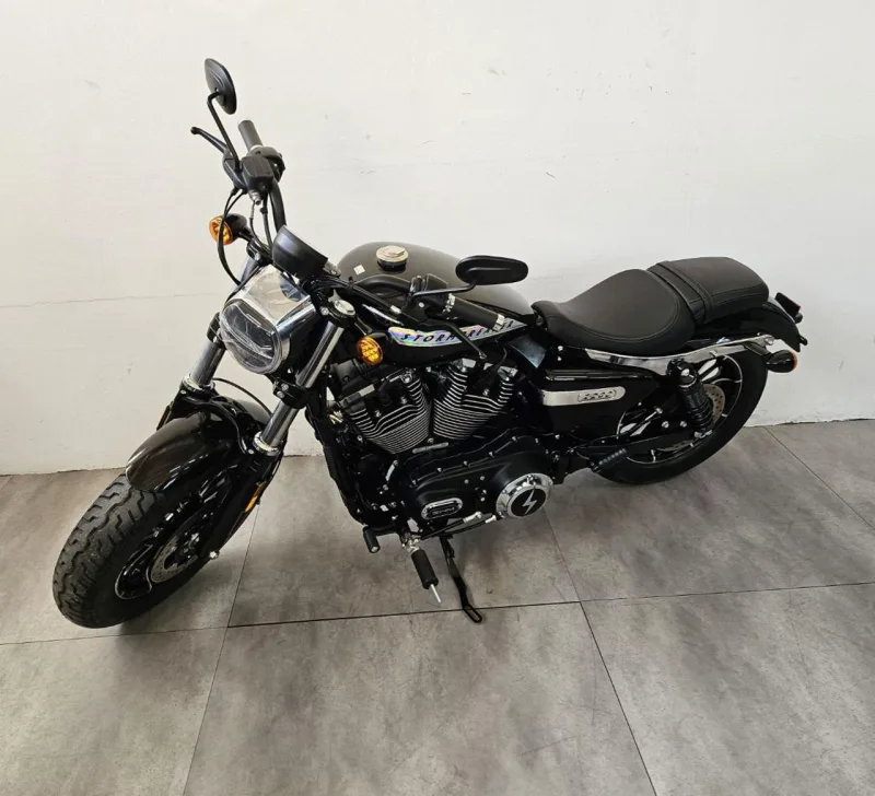 SWM Custom V1200 Stormbreaker